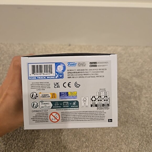 Funko Pop! Vinyl: Pokémon - Vaporeon (Pearlescent) Pokemon Center (Exclusive - Picture 5 of 6